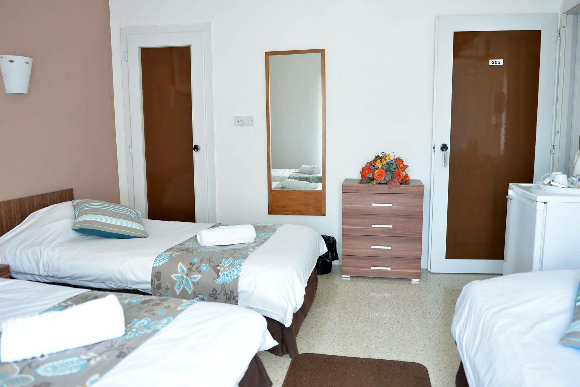 Sunstone Boutique Guest House Buġibba Exterior foto